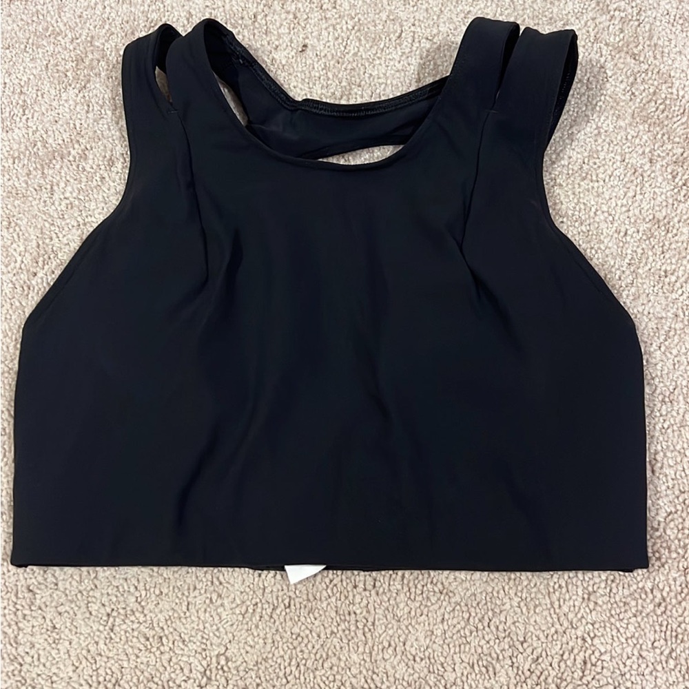 black lululemon sports bra